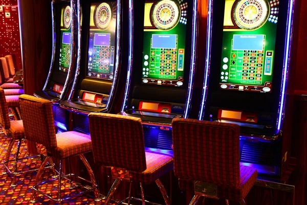 migo mobile app showing live-dealer blackjack table with low-data streaming option